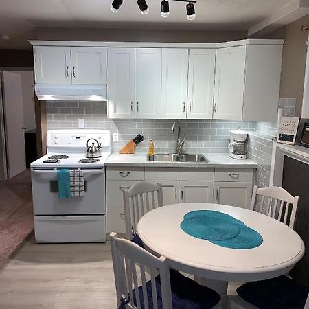 Newly Renovated Basement Suite! Lethbridge Zewnętrze zdjęcie